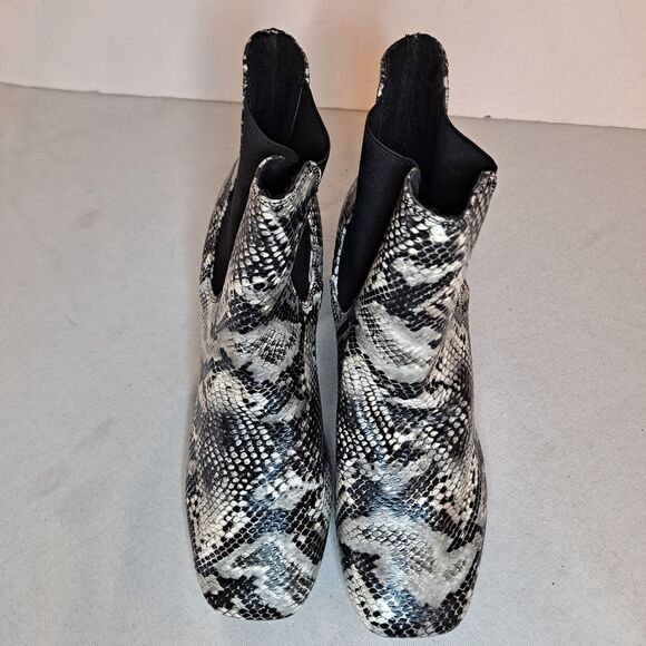 Boohoo Snake Print Chelsea Boots Women's 6 Black White Faux Leather Square Toe - Picture 8 of 10